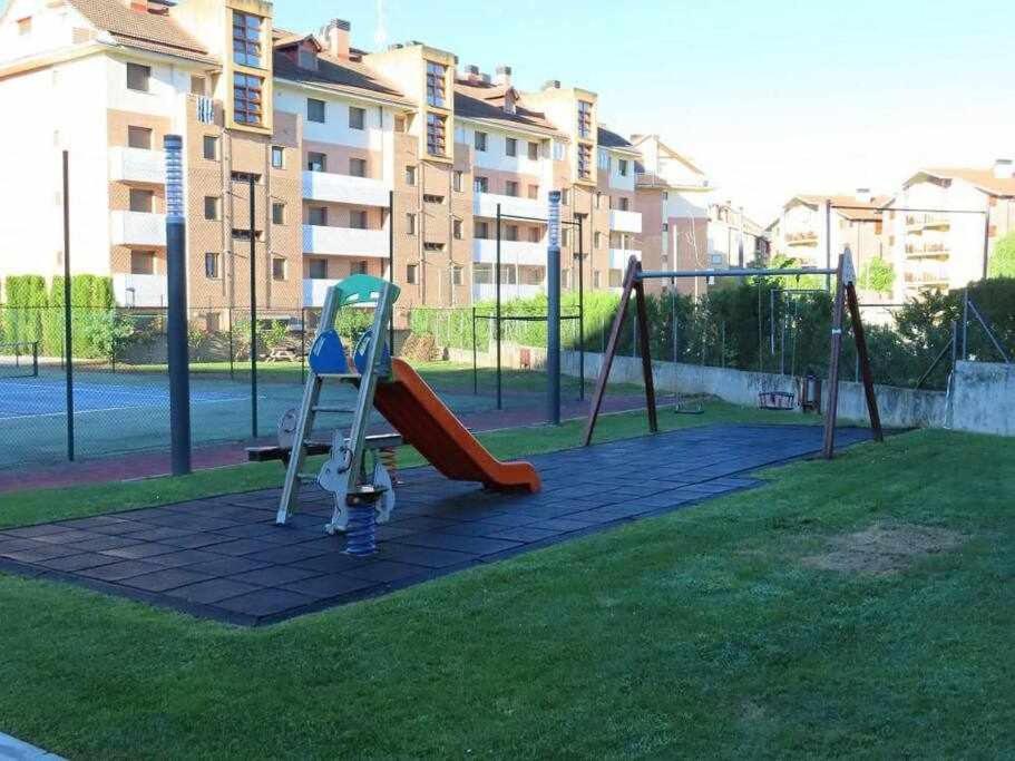 Precioso Atico Con Bonitas Vistas A La Pena Oroel Apartment Jaca Bagian luar foto