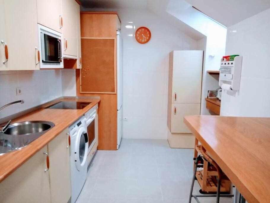 Precioso Atico Con Bonitas Vistas A La Pena Oroel Apartment Jaca Bagian luar foto