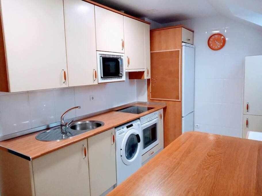 Precioso Atico Con Bonitas Vistas A La Pena Oroel Apartment Jaca Bagian luar foto