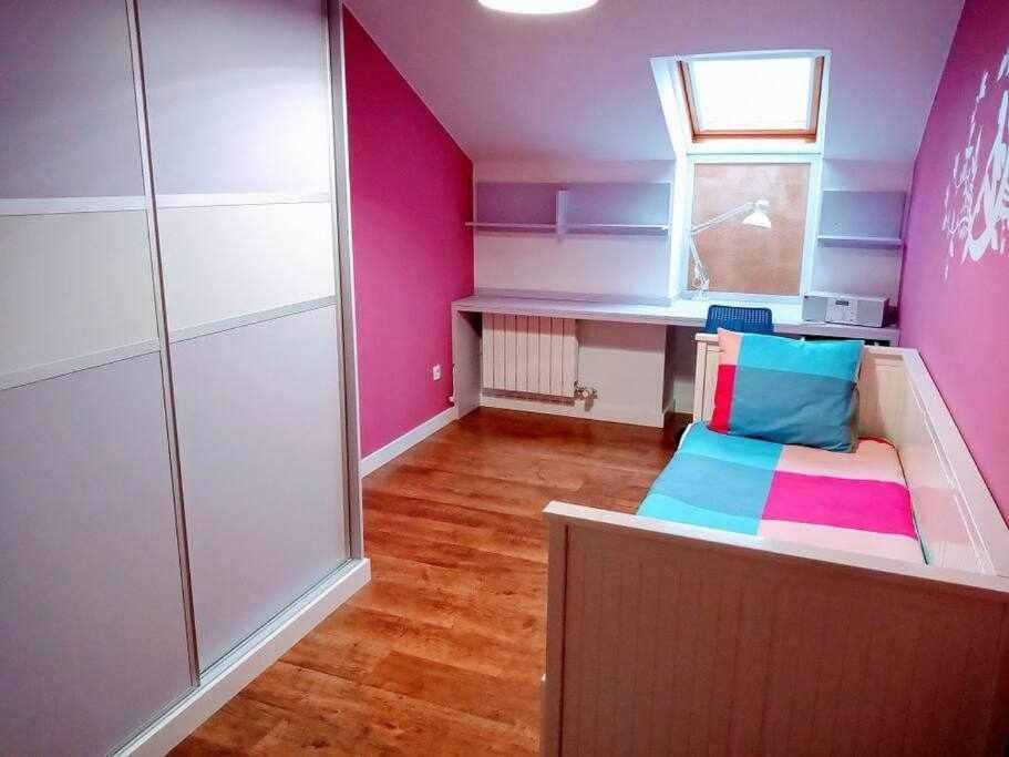 Precioso Atico Con Bonitas Vistas A La Pena Oroel Apartment Jaca Bagian luar foto